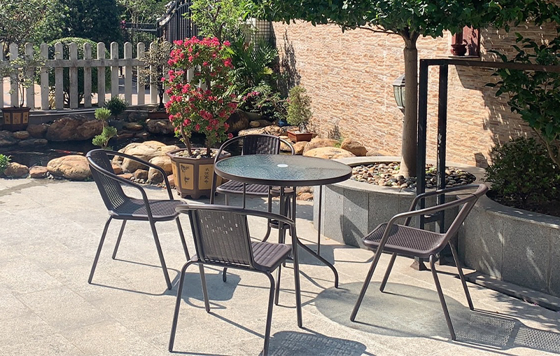 pvc桌椅，户外桌椅带伞藤椅三件套